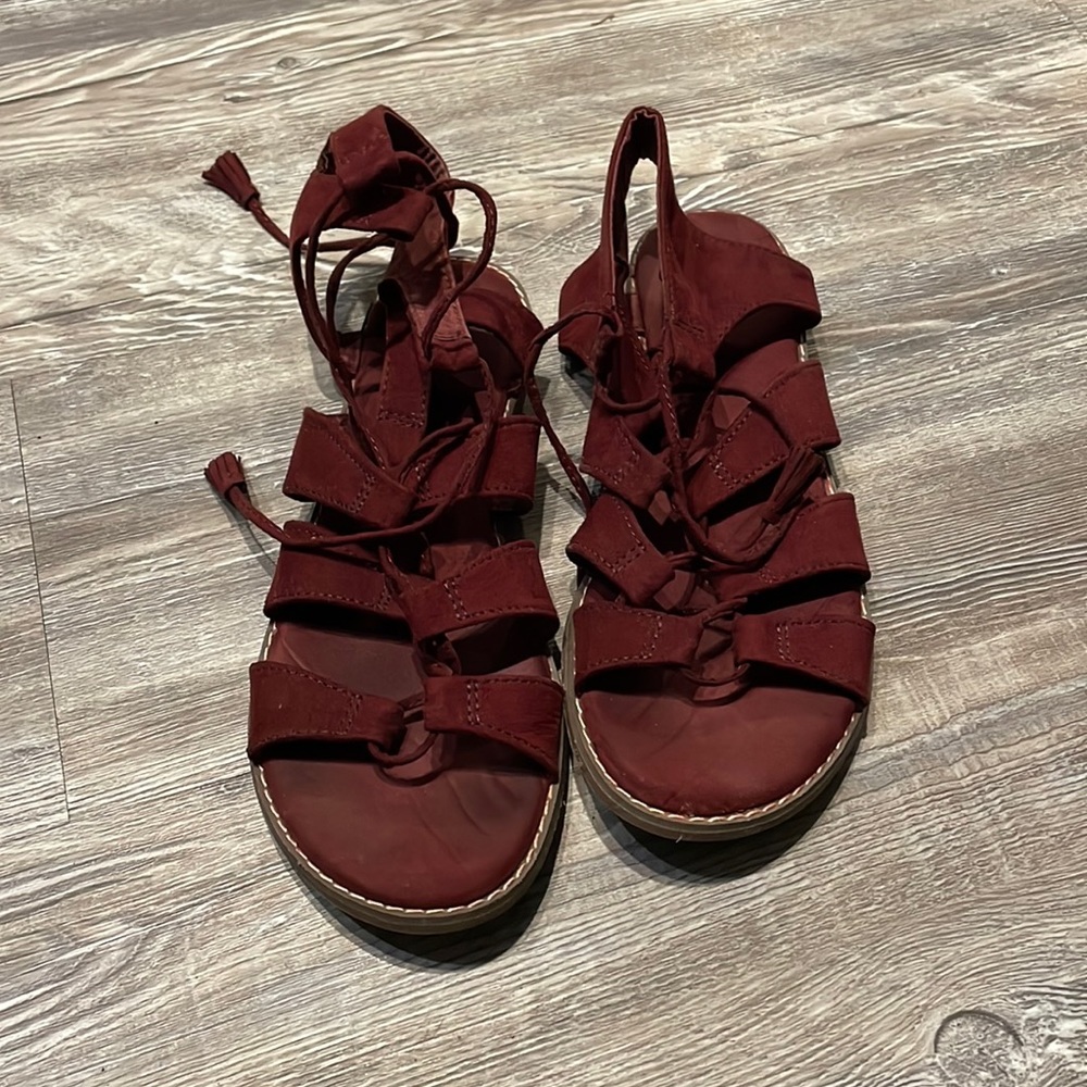 Women’s Roman Sandal style flats